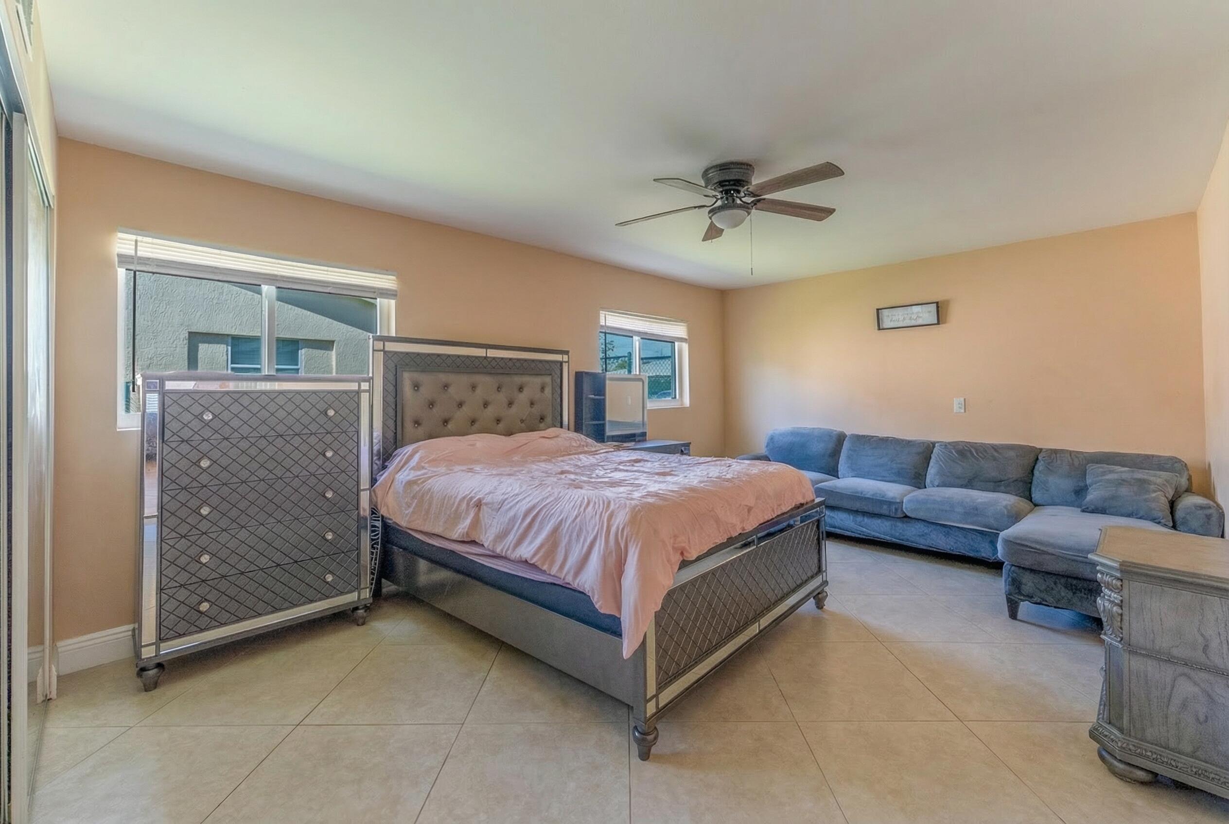 137 West 34th Street Riviera Beach, FL 33404 - Photo 8 of 26 Woolf Realty_137 N 34th_decluttered (4)