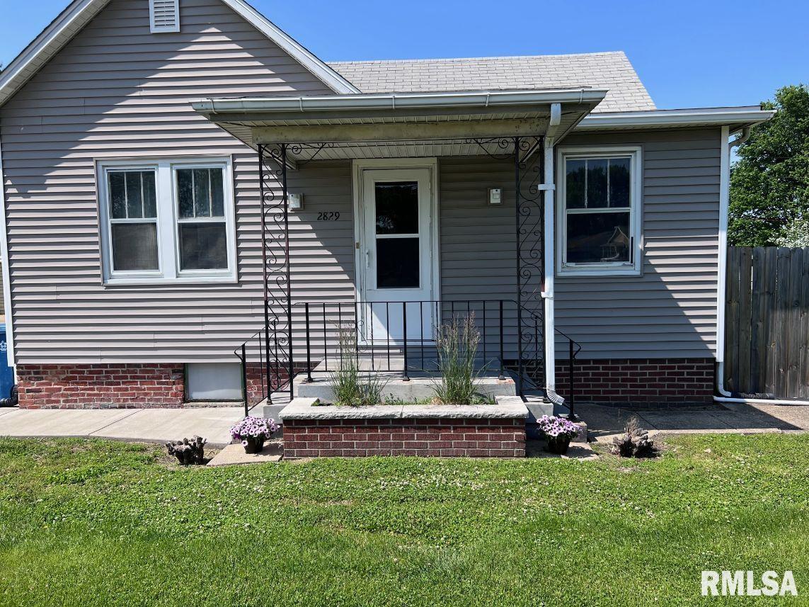 2829 East Sangamon Avenue Springfield, IL 62702 - Photo 1 of 39 Gallery Image 1