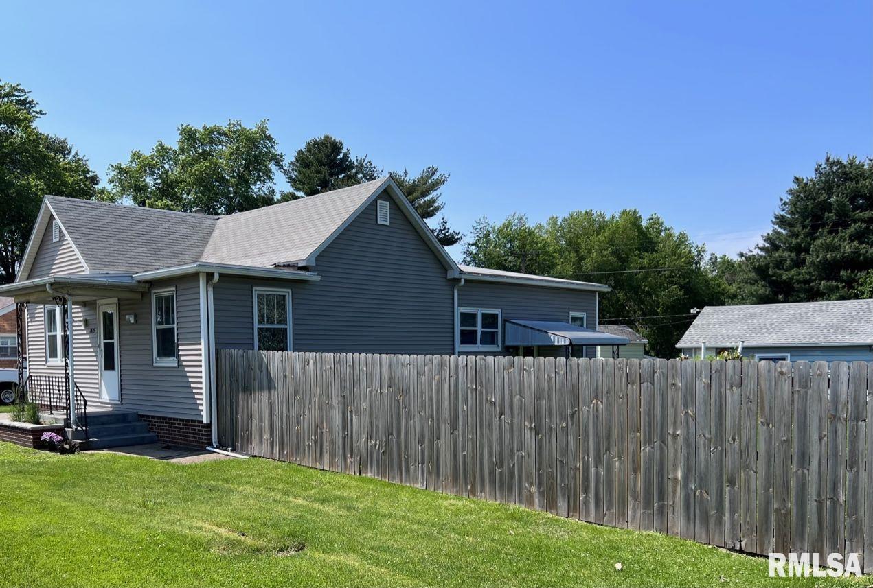 2829 East Sangamon Avenue Springfield, IL 62702 - Photo 3 of 39 Gallery Image 3