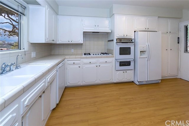 1538 Marion Drive Glendale, CA 91205 - Photo 7 of 19