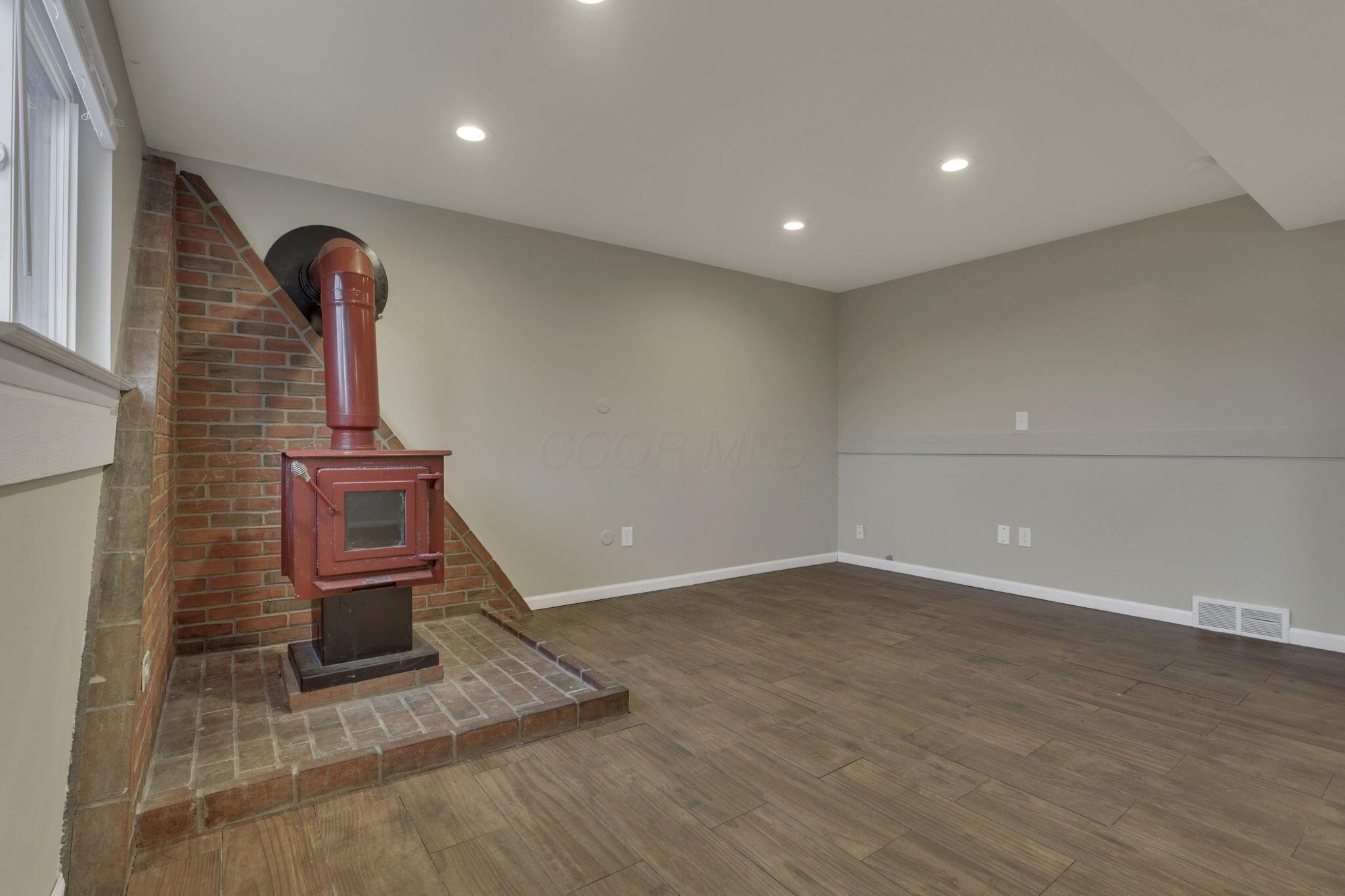 5414 Paladim Road Columbus, OH 43232 - Photo 36 of 51 36-web-or-mls-0N4A5185
