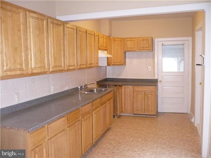 1242 Spring Street Reading, PA 19604 - Photo 5 of 11 Gallery Image 5