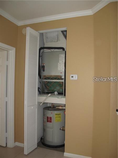 3593 Conroy Road, Unit 421 Orlando, FL 32839 - Photo 8 of 28 a utility room with dryer and washer