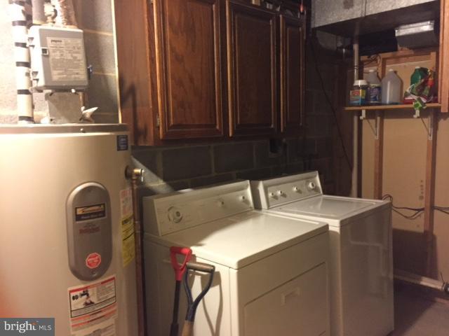 10320 Apple Ridge Road Gaithersburg, MD 20886 - Photo 27 of 30 a utility room with dryer and washer
