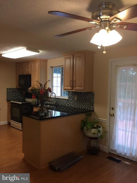 10320 Apple Ridge Road Gaithersburg, MD 20886 - Photo 4 of 30 a kitchen with sink and window