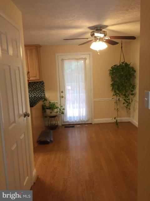 10320 Apple Ridge Road Gaithersburg, MD 20886 - Photo 6 of 30 a view of a room with a window