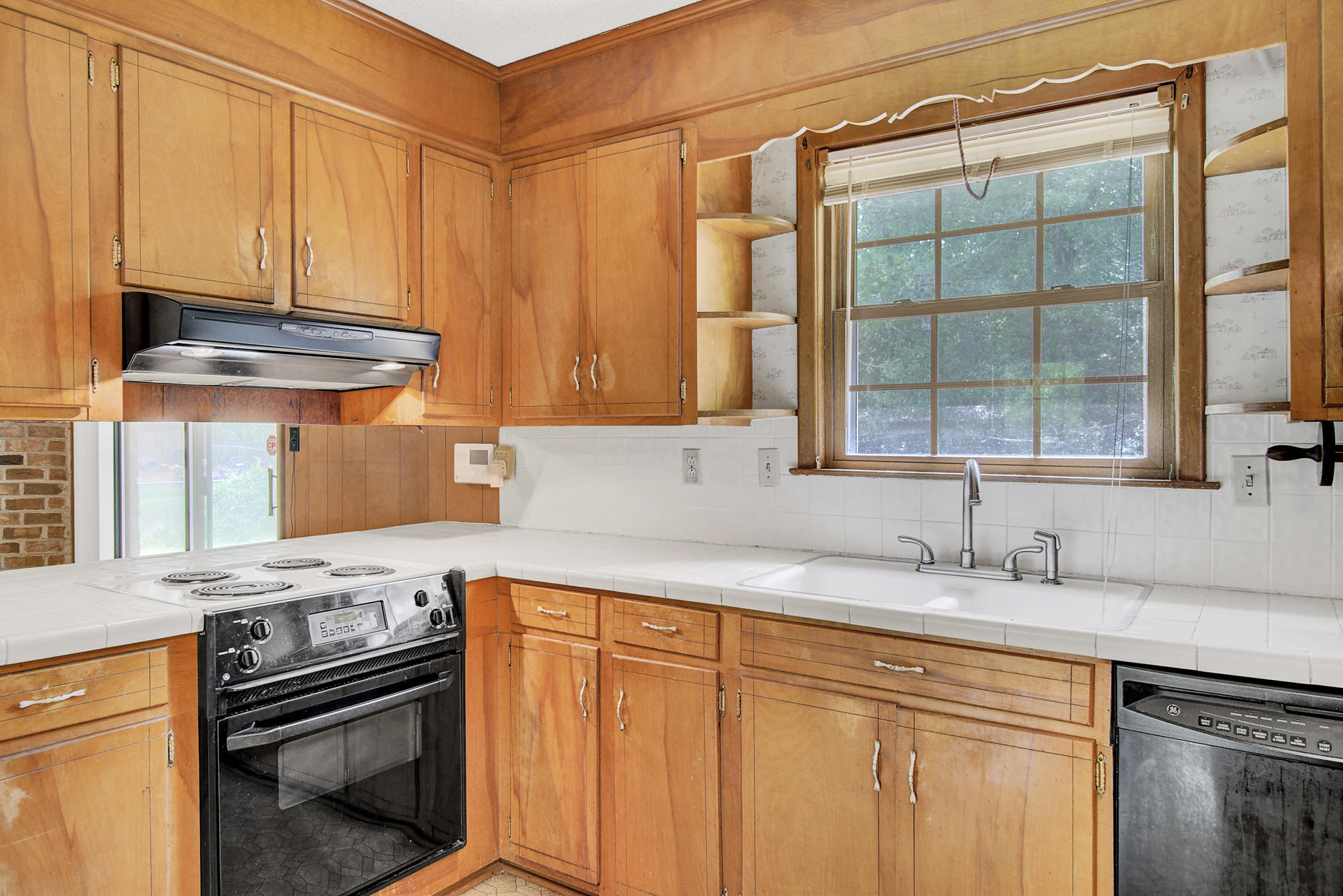 6037 Rembert Drive Hanahan, SC 29410 - Photo 13 of 43 (13)