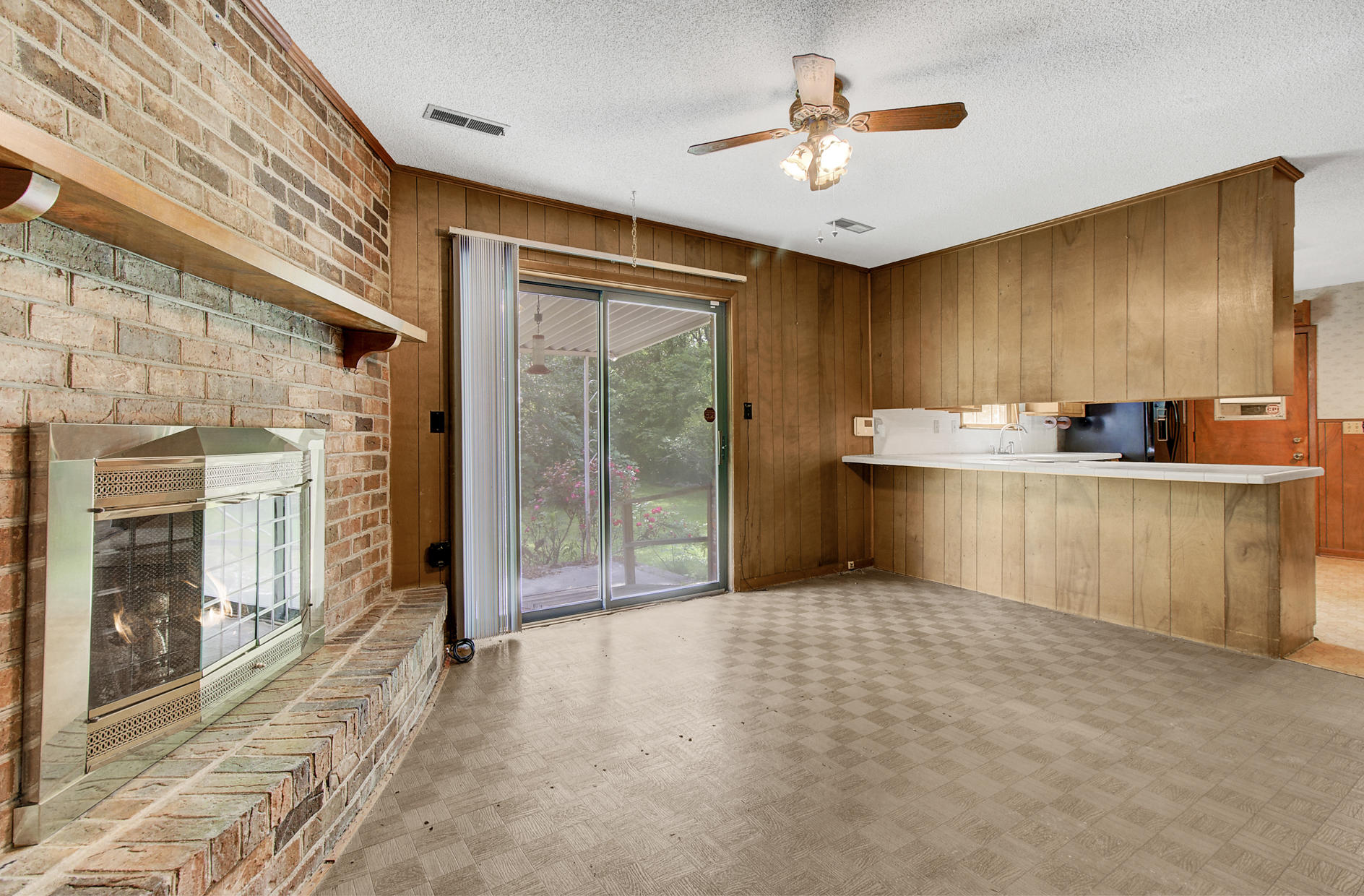 6037 Rembert Drive Hanahan, SC 29410 - Photo 17 of 43 (17)