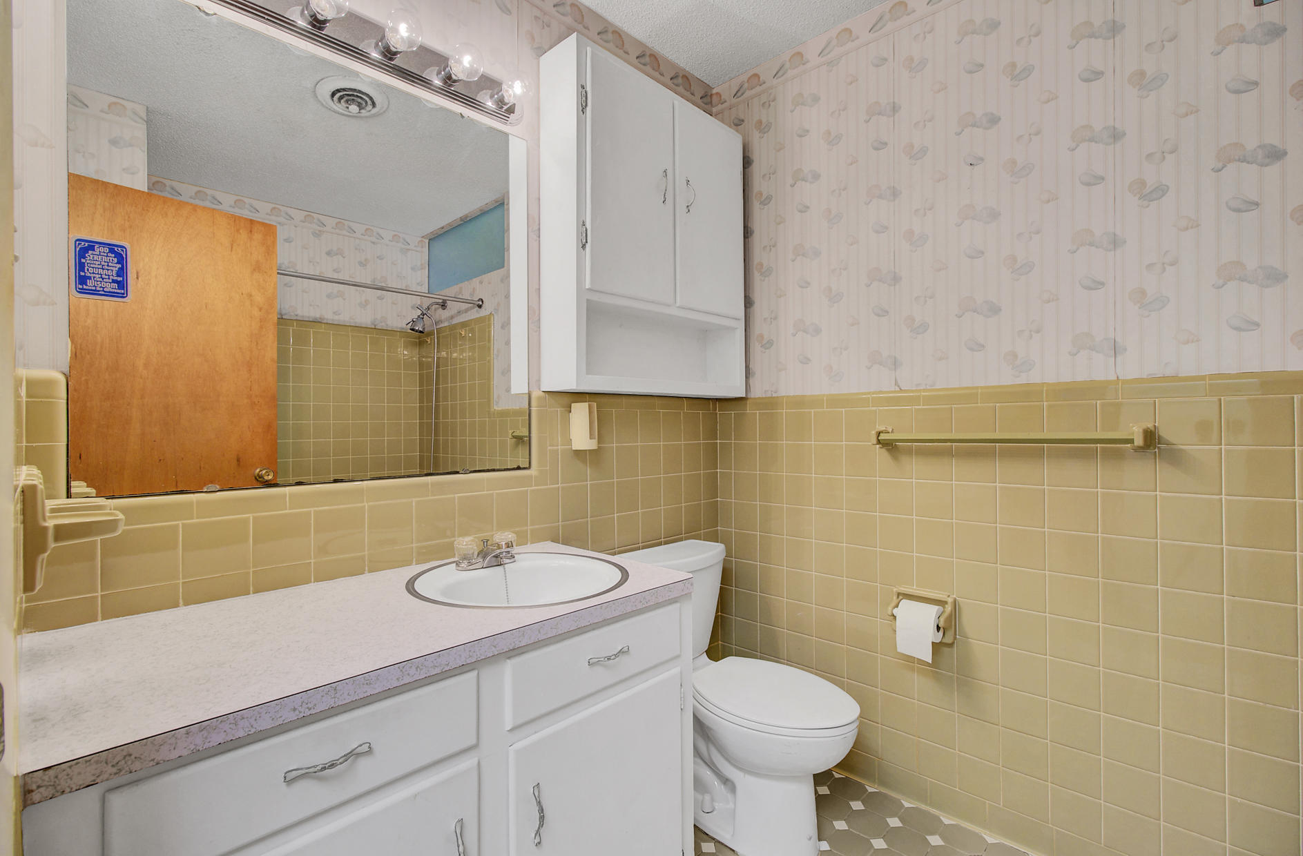 6037 Rembert Drive Hanahan, SC 29410 - Photo 18 of 43 (18)