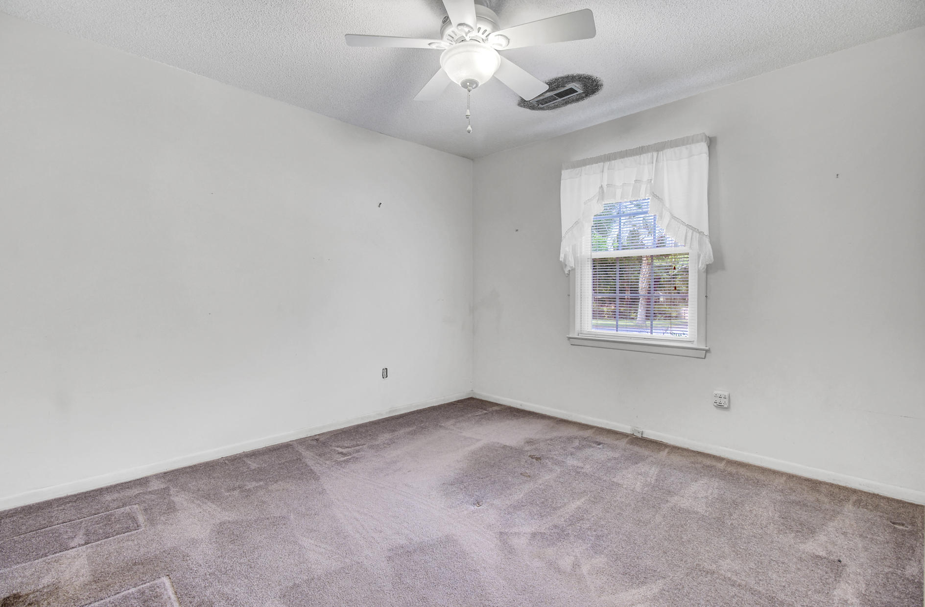 6037 Rembert Drive Hanahan, SC 29410 - Photo 25 of 43 (25)