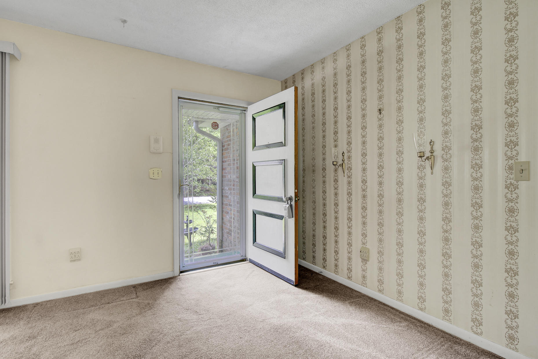 6037 Rembert Drive Hanahan, SC 29410 - Photo 6 of 43 (6)