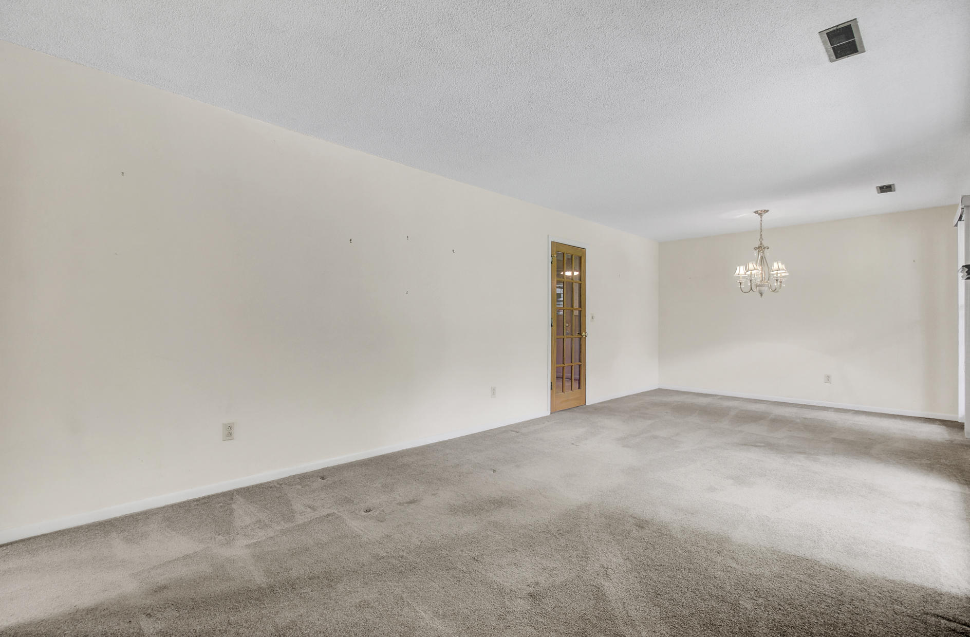 6037 Rembert Drive Hanahan, SC 29410 - Photo 7 of 43 (7)