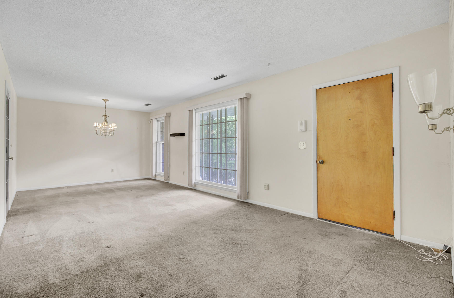 6037 Rembert Drive Hanahan, SC 29410 - Photo 8 of 43 (8)