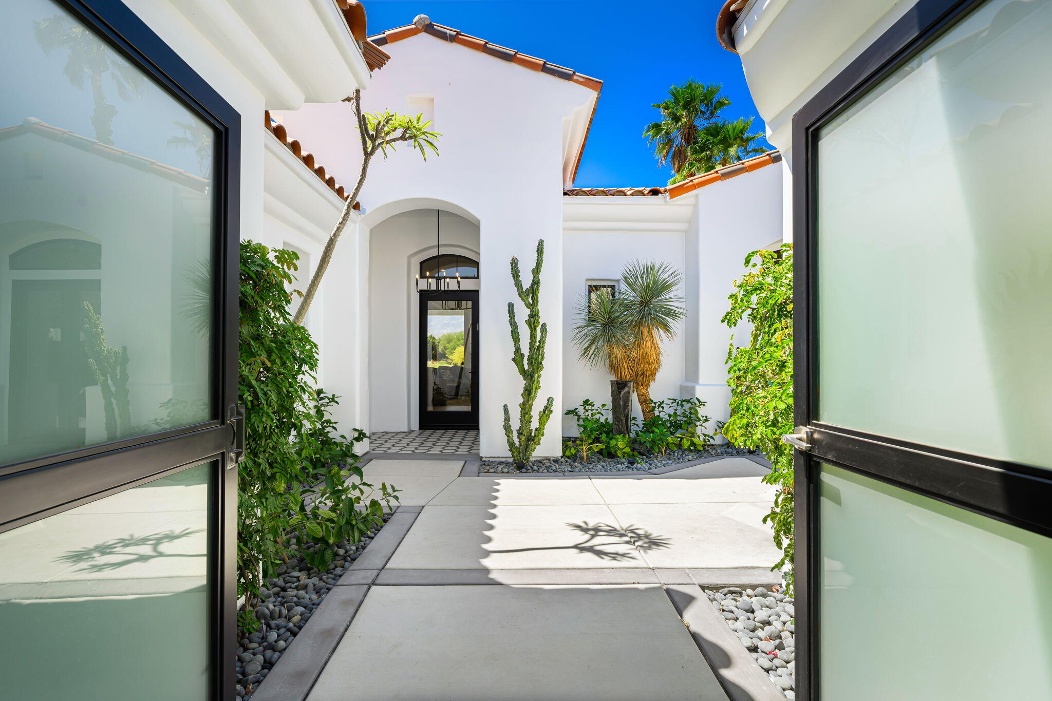 194 Loch Lomond Road Rancho Mirage, CA 92270 - Photo 4 of 33 18-web-or-mls-DFLoman_OPMG_0426_018