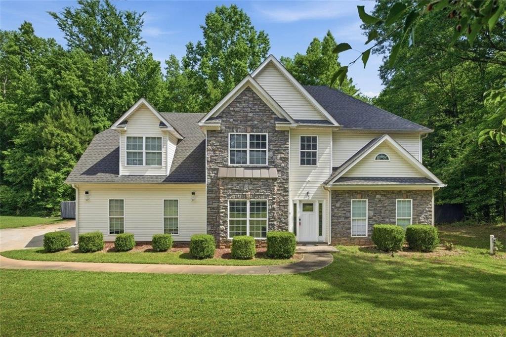 1231 Hillview Road Hampton, GA 30228 - Photo 2 of 49 front view of a house with a yard
