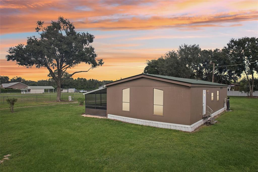 a view of a backyard with green space