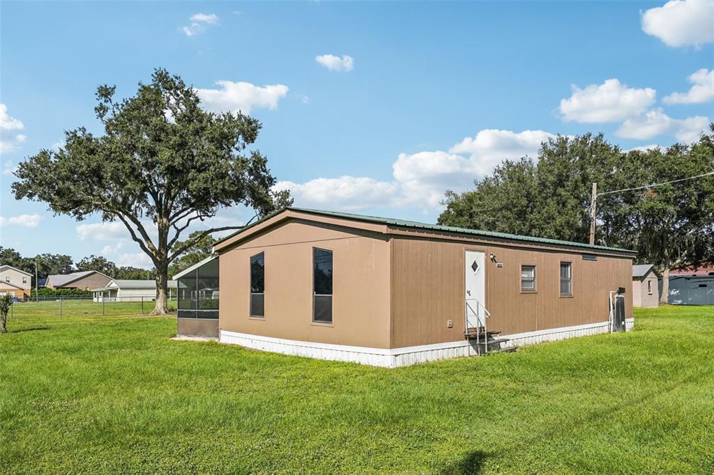 4708 Gallagher Road Plant City, FL 33565 - Photo 25 of 62 a view of a backyard with large trees