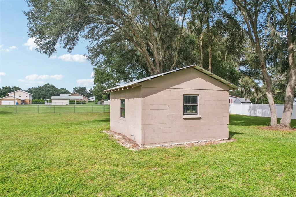 4708 Gallagher Road Plant City, FL 33565 - Photo 10 of 62 a view of a backyard of the house