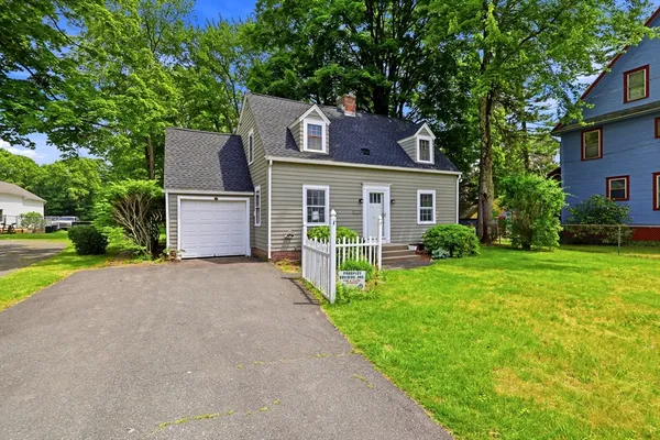 $335,000 | 43 Elm Street, East Longmeadow, MA 01028