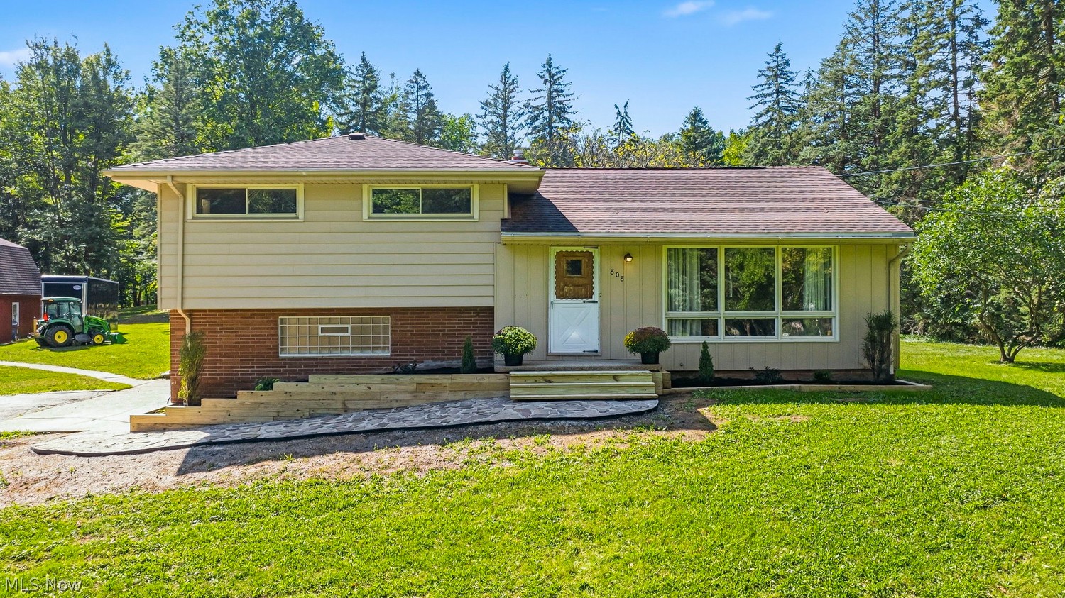 808 Abington Road Akron, OH 44312 - Photo 2 of 41 Gallery Image 2
