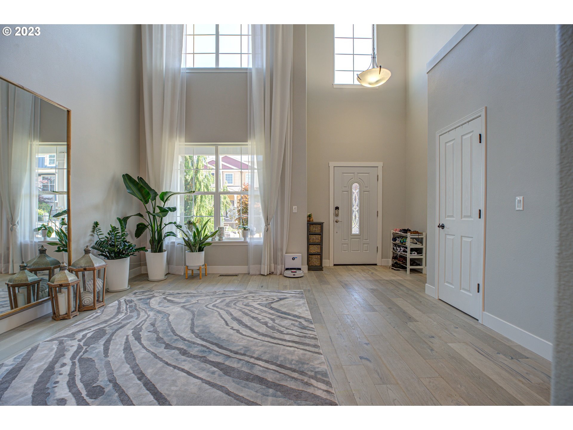 6055 Southeast 28th Street Gresham, OR 97080 - Photo 16 of 48 a view of a livingroom with wooden floor