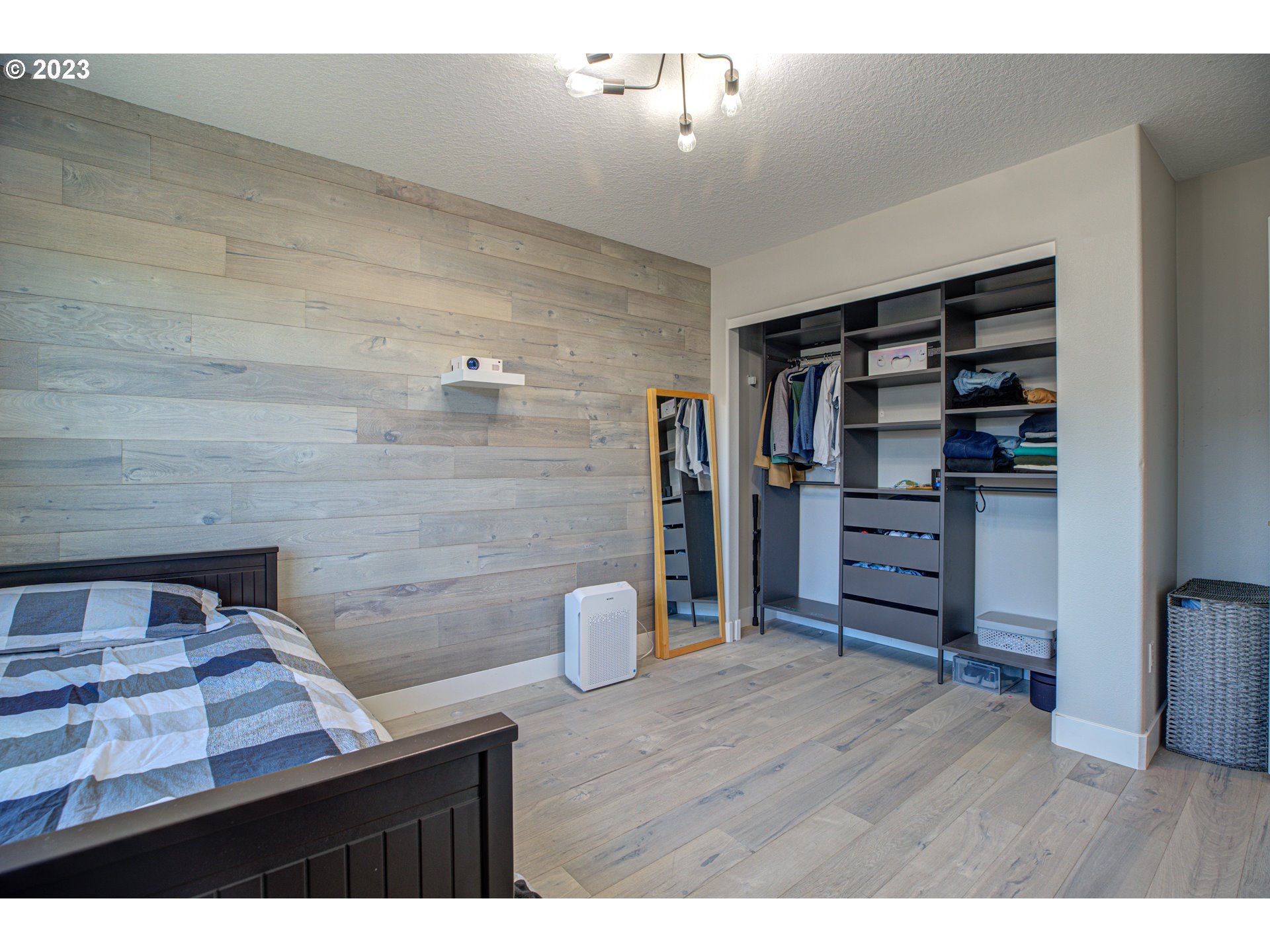6055 Southeast 28th Street Gresham, OR 97080 - Photo 43 of 48 a living room with furniture