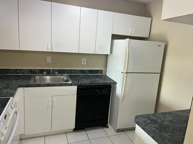 $1,400 | 4324 Northwest 9th Avenue, Unit 73B, Deerfield Beach, FL 33064