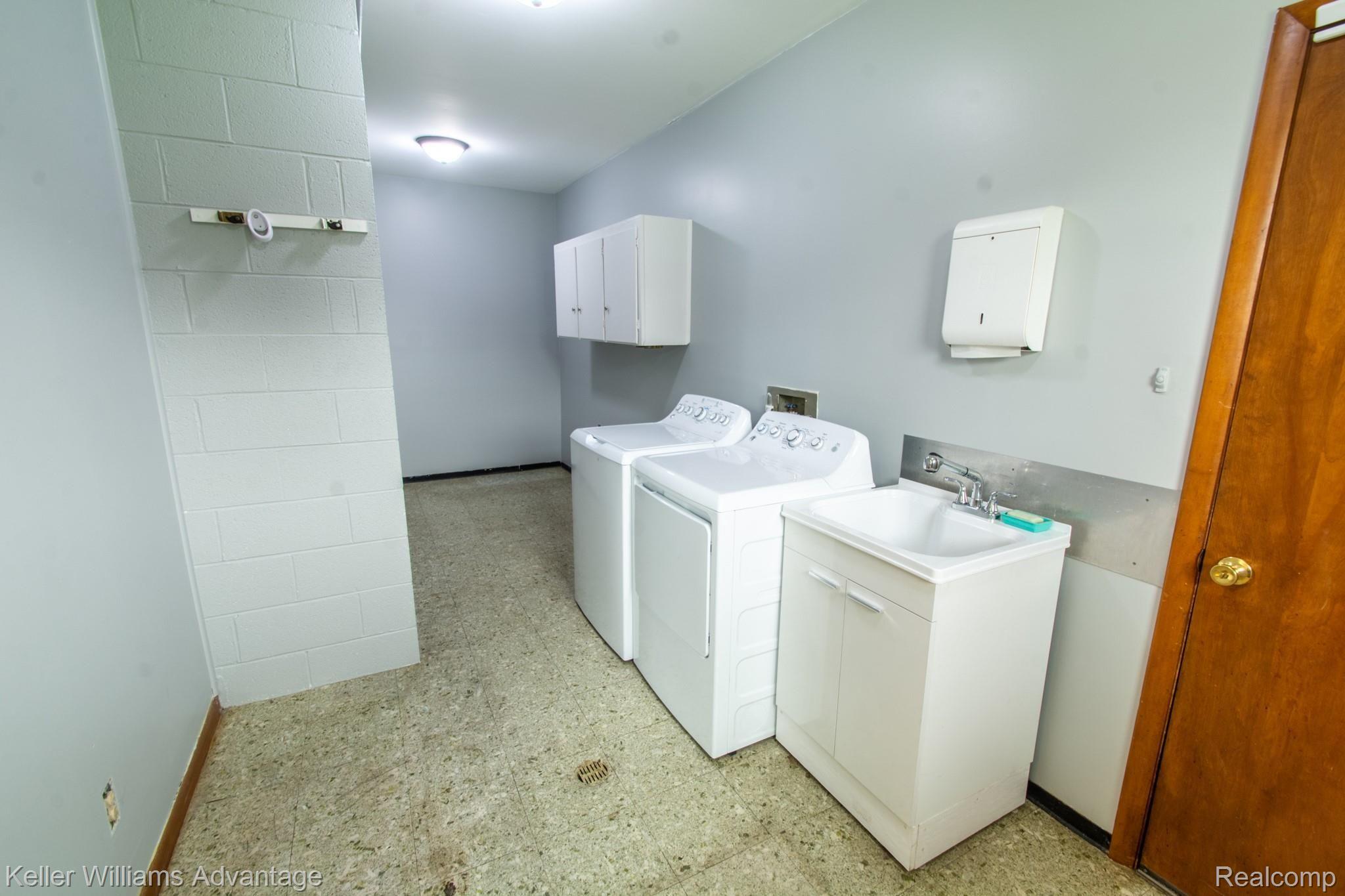 9460 Warner Road Saline, MI 48176 - Photo 20 of 39 9046 Warner-Laundry.jpg
