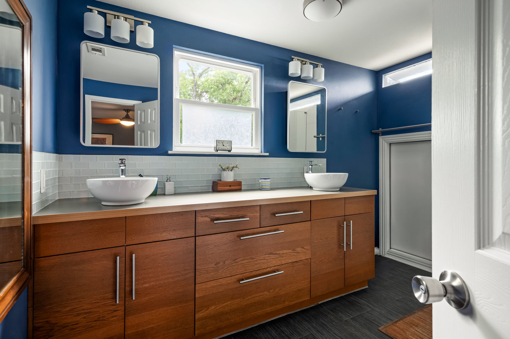 2202 Garden Street Austin, TX 78702 - Photo 22 of 37 A unit primary bathroom