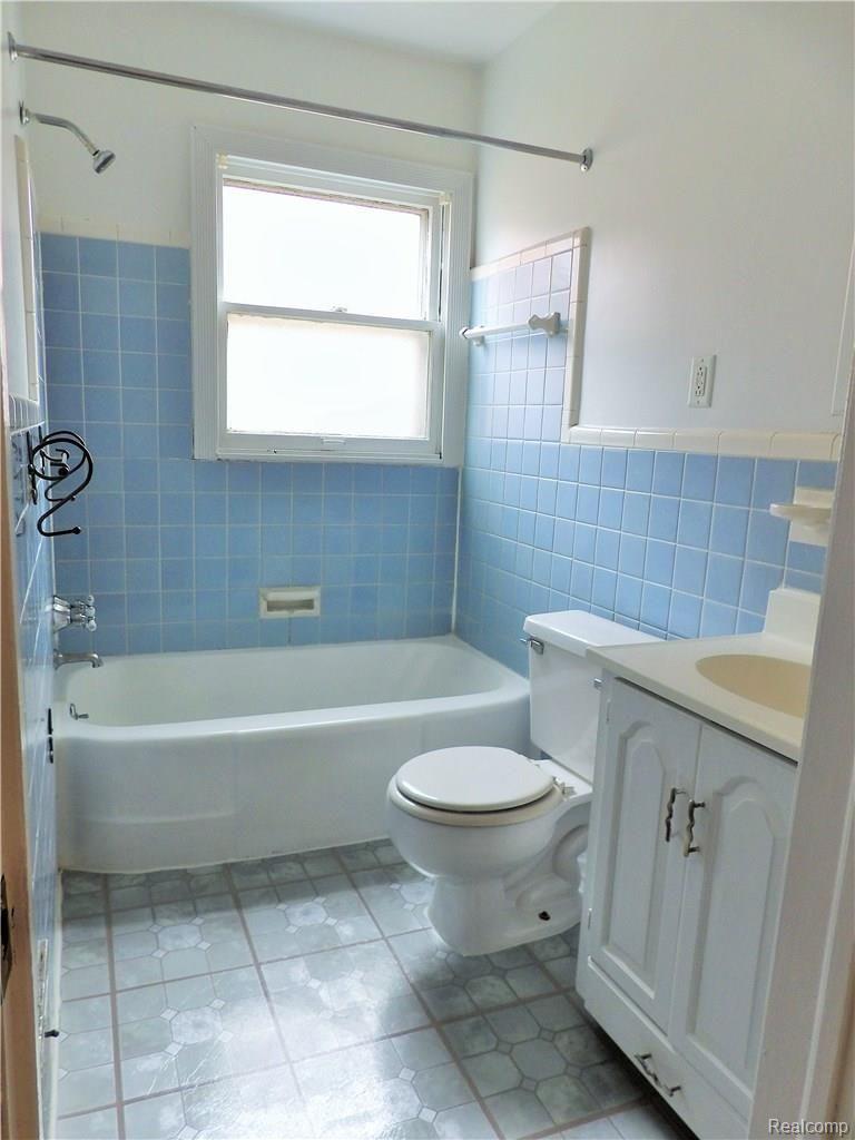 10056 Garfield Street Redford, MI 48239 - Photo 9 of 17 2015-10-23 13.34
