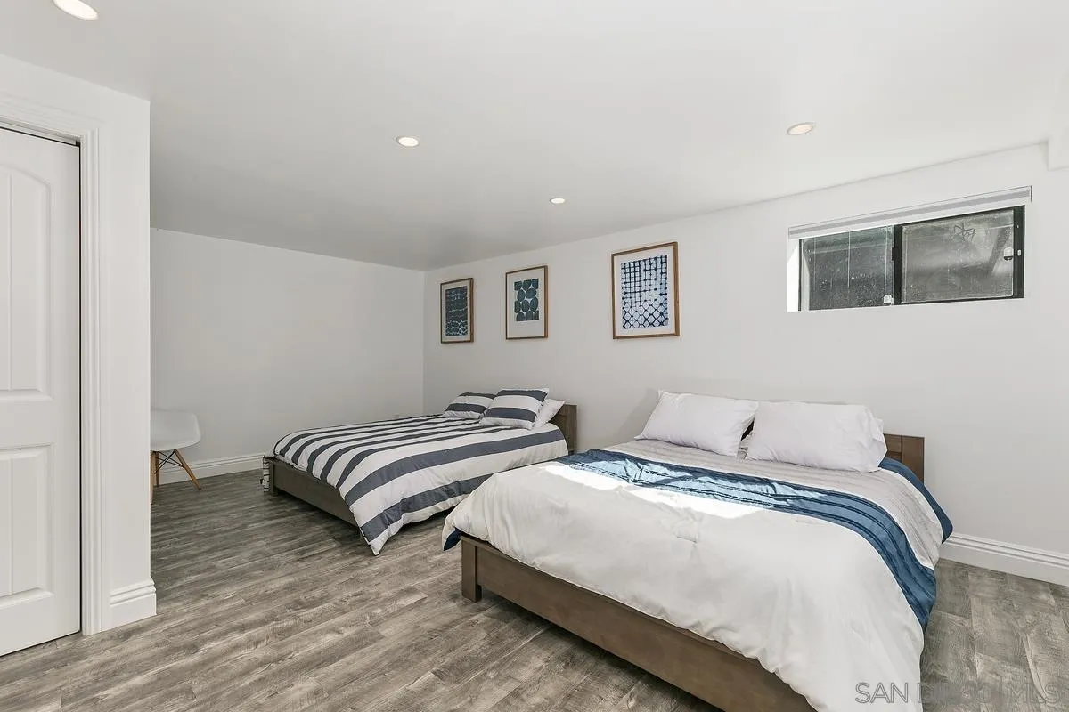970 Saxony Road Encinitas, CA 92024 - Photo 20 of 39 a bedroom with two beds and painting on the wall