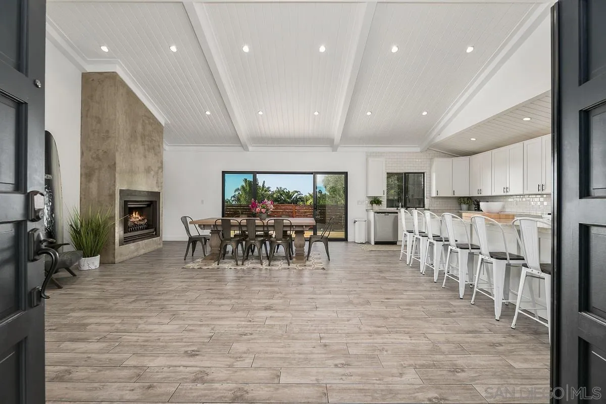 970 Saxony Road Encinitas, CA 92024 - Photo 5 of 39 a view of a dining room with furniture