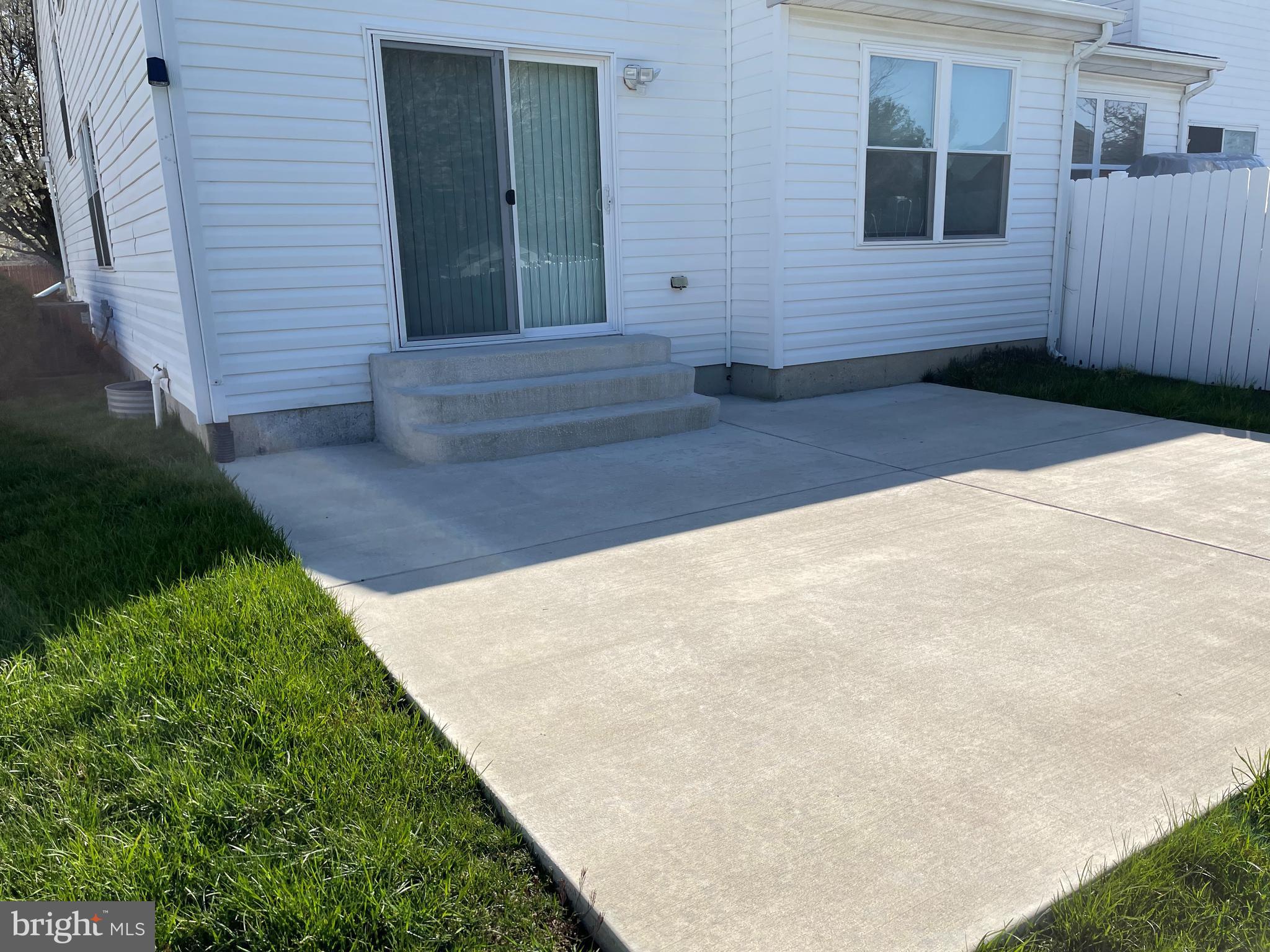 618 Warren Drive Middletown, DE 19709 - Photo 4 of 29 a view of front door of house