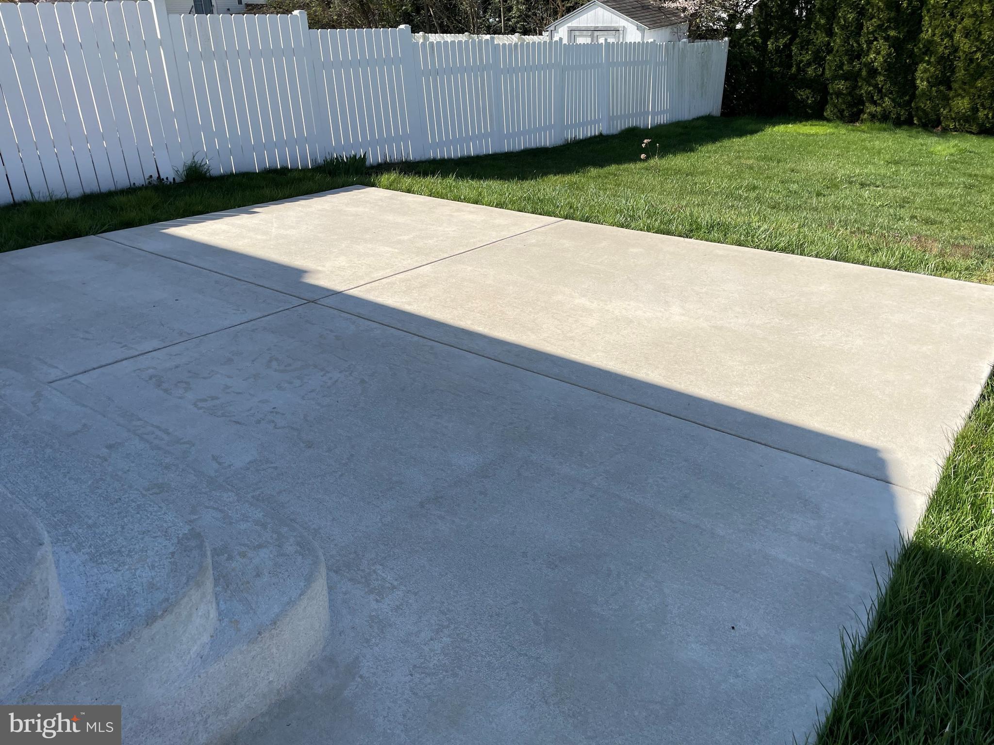 618 Warren Drive Middletown, DE 19709 - Photo 5 of 29 a backyard of a house