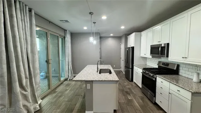 $2,398 | 11728 Redwood Mountain Avenue, Las Vegas, NV 89138