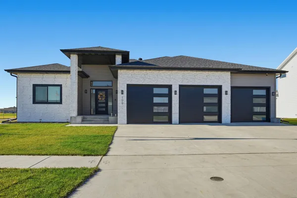 $674,900 | 100 Annie's Way, Mapleton, ND 58059