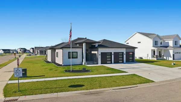$674,900 | 100 Annie's Way, Mapleton, ND 58059