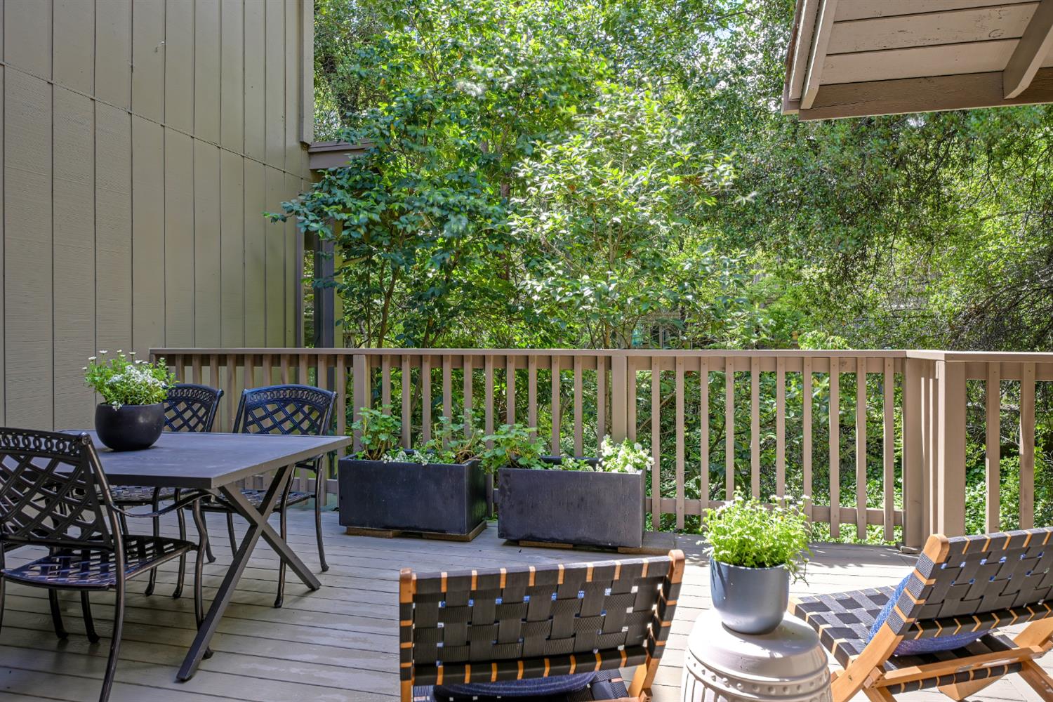 18 Covered Bridge Road Carmichael, CA 95608 - Photo 10 of 81 a view of a chairs and table in the patio