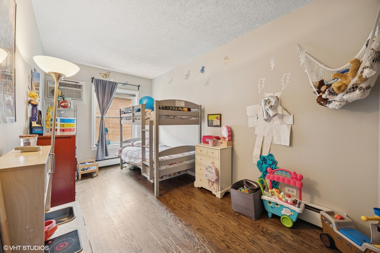 938 Washington Boulevard, Unit 3W Oak Park, IL 60302 - Photo 13 of 16 a room with storage and utility