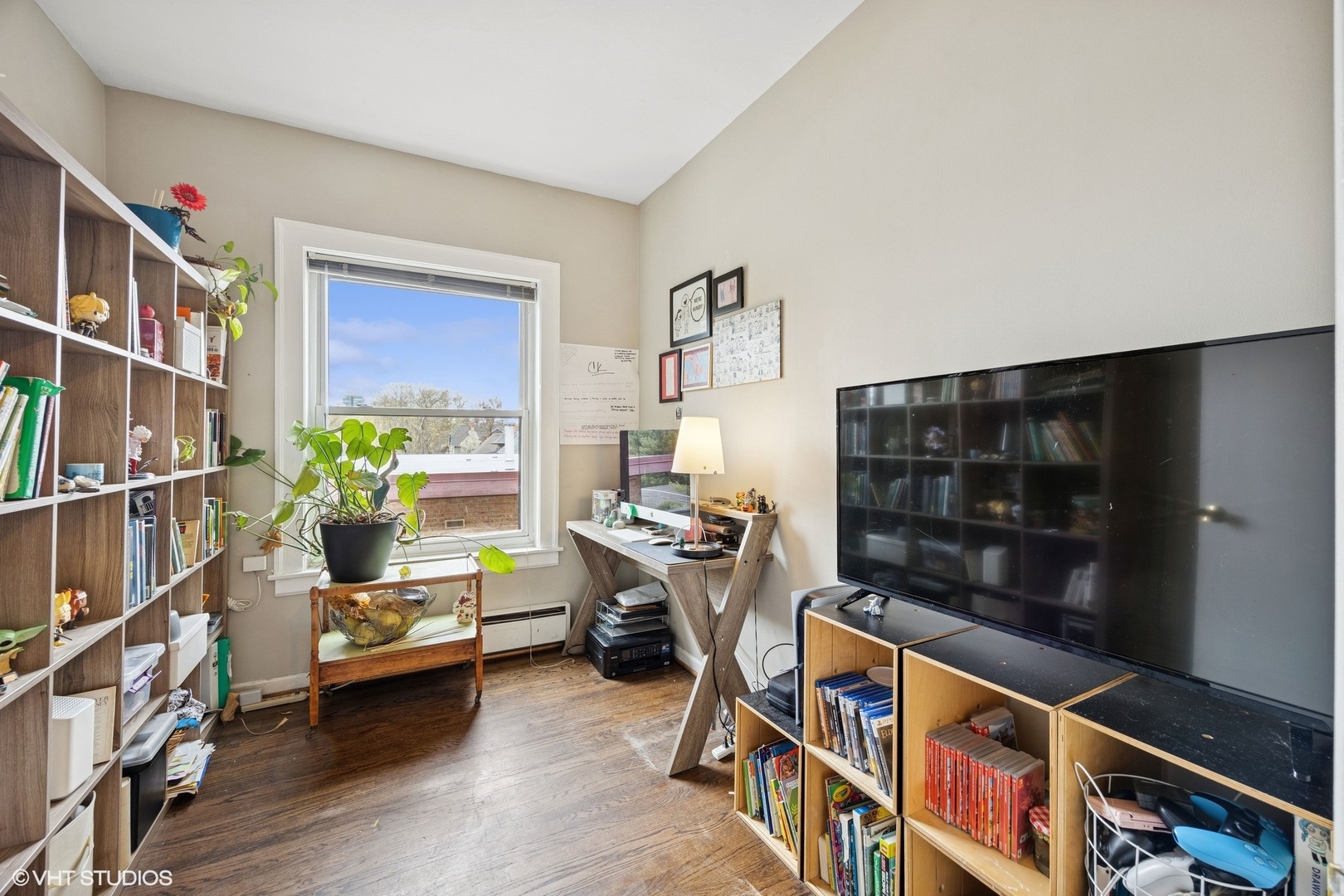 938 Washington Boulevard, Unit 3W Oak Park, IL 60302 - Photo 14 of 16 a reading room with furniture and book shelf
