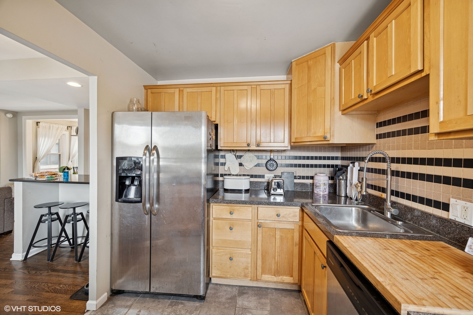 938 Washington Boulevard, Unit 3W Oak Park, IL 60302 - Photo 7 of 16 a kitchen with stainless steel appliances granite countertop a refrigerator a stove and a sink with wooden floor