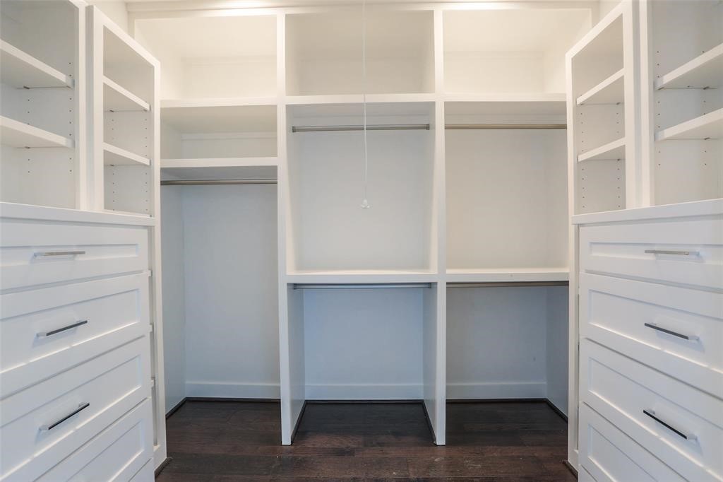 7714 Jacquelyn Oaks Road Houston, TX 77055 - Photo 15 of 19 Primary closet **Photos are from previous listing**