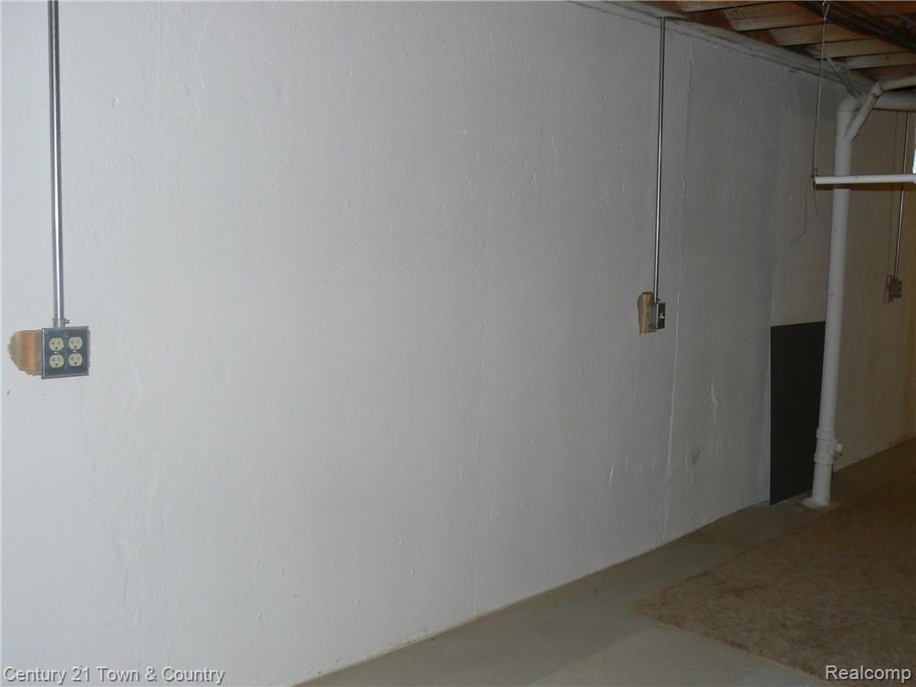 2297 London Bridge Drive, Unit 28 Rochester, MI 48307 - Photo 24 of 29 Basement wired .JPG