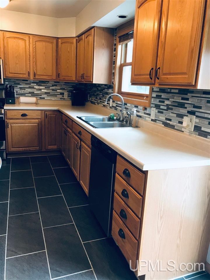 1079 Highland Drive Ishpeming, MI 49849 - Photo 4 of 42