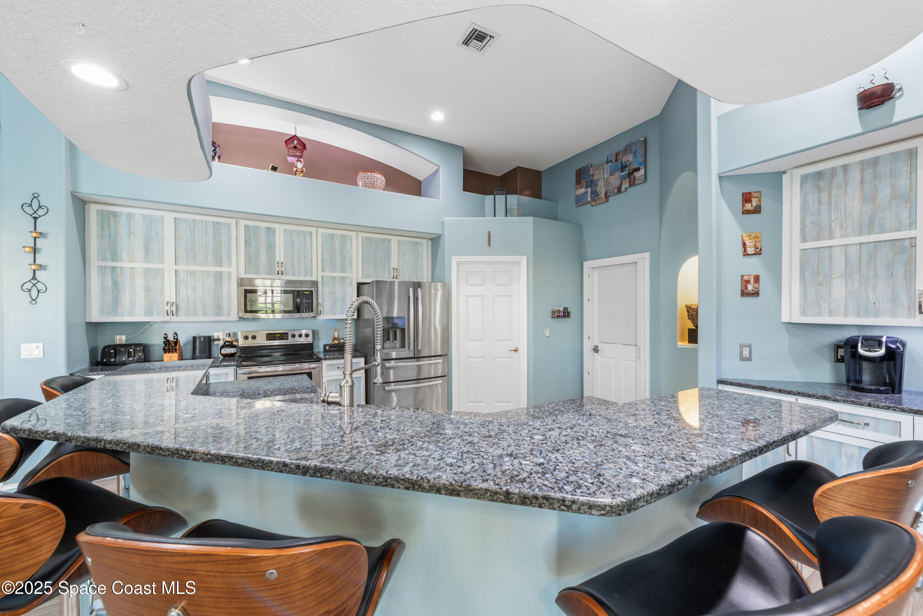 452 Veracruz Boulevard Indialantic, FL 32903 - Photo 32 of 42 Extra-large Breakfast Bar