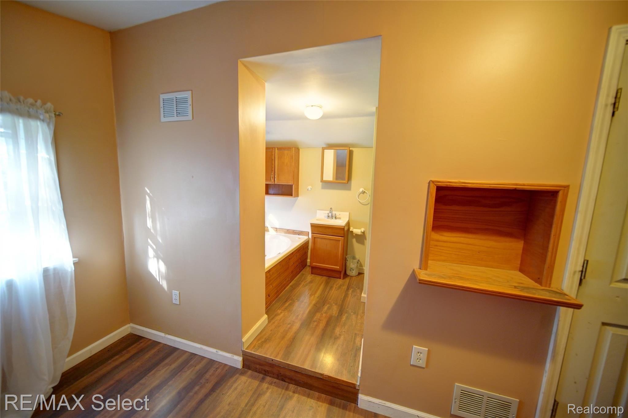 4045 East Carpenter Road Flint, MI 48506 - Photo 34 of 50 5413 N McKinley 100.jpg