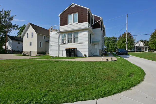 $385,000 | 850 Glenview Avenue, Wauwatosa, WI 53213