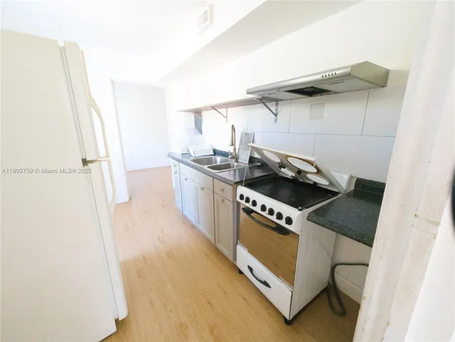 $4,000 | 2575 Southwest 59th Avenue, Unit 2575, Miami, FL 33155