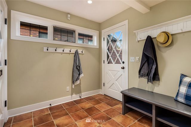 a view of a livingroom with furniture and garage
