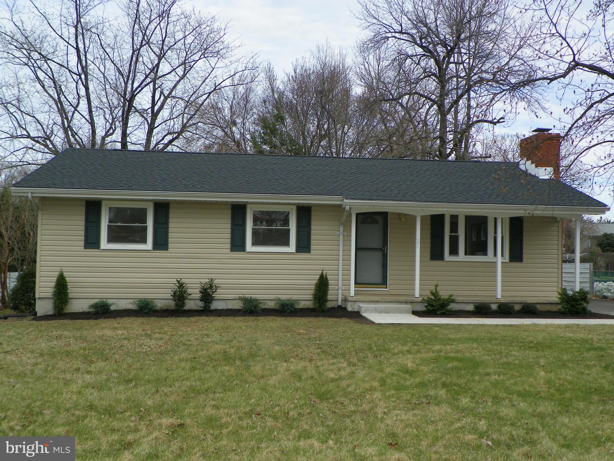 725 George Avenue Baltimore, MD 21221 - Photo 1 of 23 Exterior (Front)